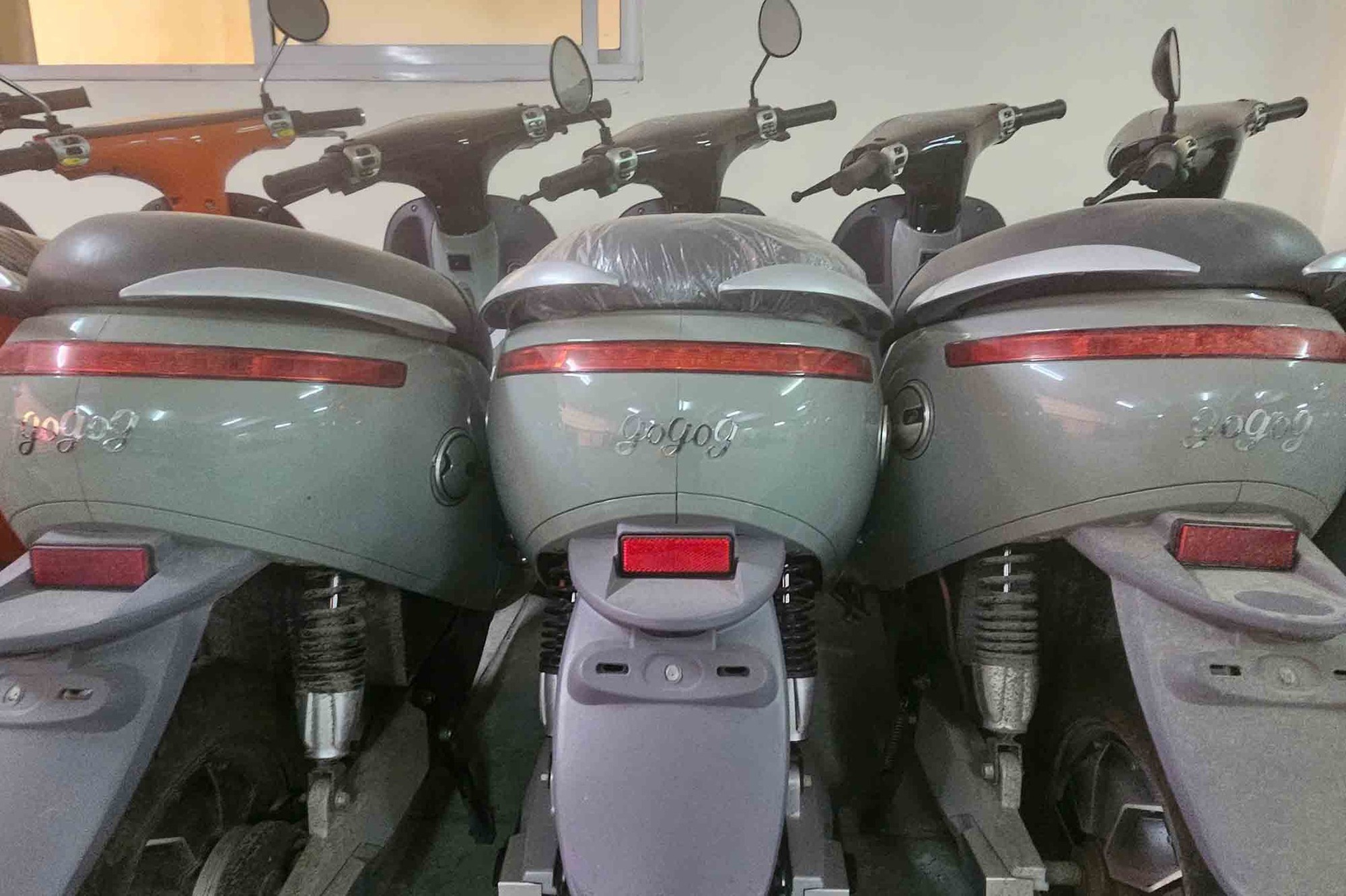 Khám xét một công ty sản xuất xe máy điện ở Bắc Ninh- Ảnh 2. Khám xét một công ty sản xuất xe máy điện ở Bắc Ninh- Ảnh 2.
