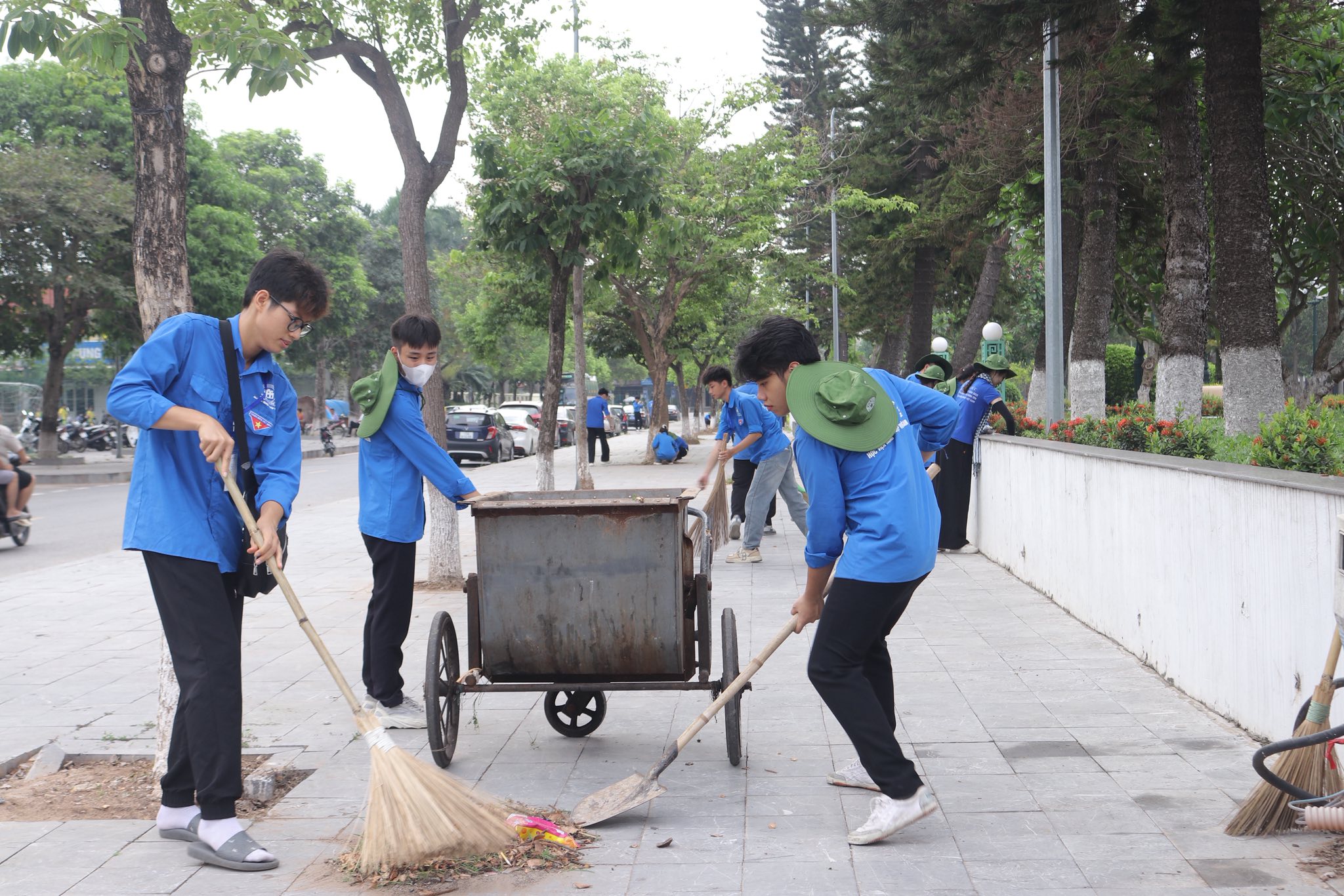 Hưng Yên: Hơn 20 nghìn đoàn viên thanh niên ra quân “Ngày thứ bảy tình nguyện”- Ảnh 2. Hưng Yên: Hơn 20 nghìn đoàn viên thanh niên ra quân “Ngày thứ bảy tình nguyện”- Ảnh 2.