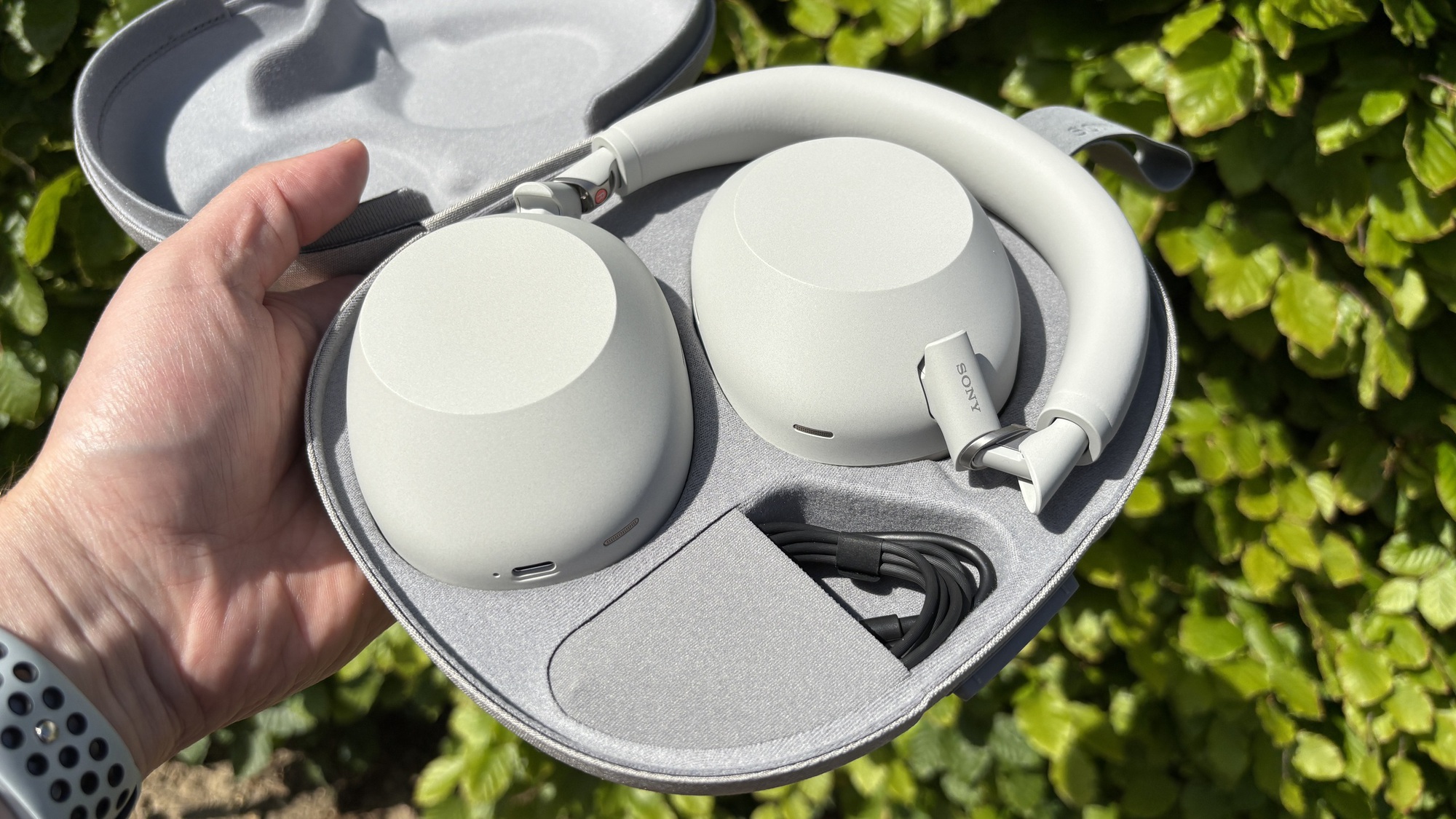 Sony WH-1000XM6 vừa bán ra đã gặp lỗi gãy khớp nối như thế hệ trước- Ảnh 1. Sony WH-1000XM6 vừa bán ra đã gặp lỗi gãy khớp nối như thế hệ trước- Ảnh 1.