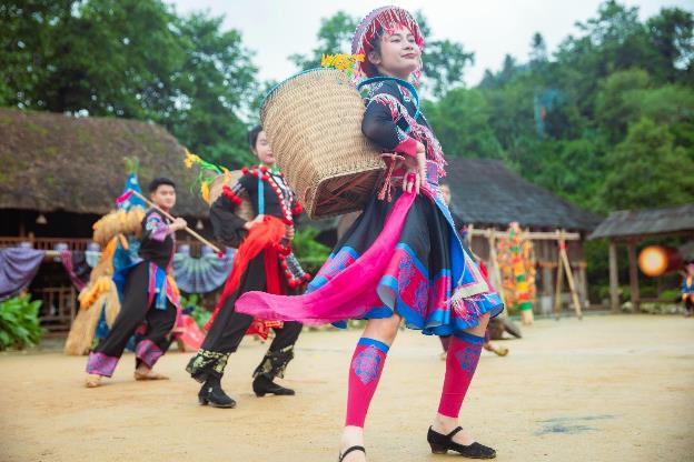 Lễ hội Xòe Bản Mây mở màn cho mùa lễ hội tưng bừng tại Fansipan, Sa Pa- Ảnh 2. Lễ hội Xòe Bản Mây mở màn cho mùa lễ hội tưng bừng tại Fansipan, Sa Pa- Ảnh 2.