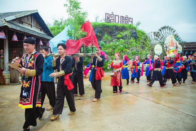 Lễ hội Xòe Bản Mây mở màn cho mùa lễ hội tưng bừng tại Fansipan, Sa Pa- Ảnh 4. Lễ hội Xòe Bản Mây mở màn cho mùa lễ hội tưng bừng tại Fansipan, Sa Pa- Ảnh 4.