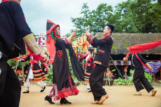 Lễ hội Xòe Bản Mây mở màn cho mùa lễ hội tưng bừng tại Fansipan, Sa Pa- Ảnh 5. Lễ hội Xòe Bản Mây mở màn cho mùa lễ hội tưng bừng tại Fansipan, Sa Pa- Ảnh 5.