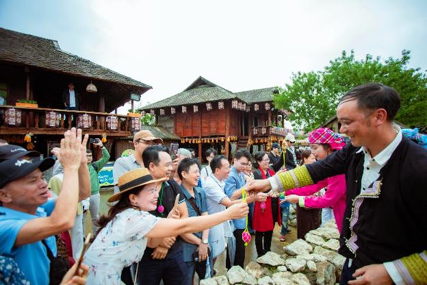 Lễ hội Xòe Bản Mây mở màn cho mùa lễ hội tưng bừng tại Fansipan, Sa Pa- Ảnh 8. Lễ hội Xòe Bản Mây mở màn cho mùa lễ hội tưng bừng tại Fansipan, Sa Pa- Ảnh 8.