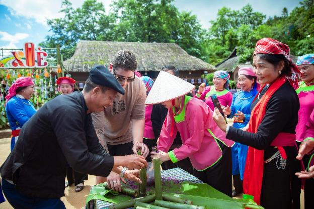 Lễ hội Xòe Bản Mây mở màn cho mùa lễ hội tưng bừng tại Fansipan, Sa Pa- Ảnh 11. Lễ hội Xòe Bản Mây mở màn cho mùa lễ hội tưng bừng tại Fansipan, Sa Pa- Ảnh 11.