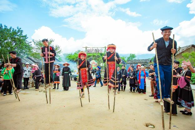 Lễ hội Xòe Bản Mây mở màn cho mùa lễ hội tưng bừng tại Fansipan, Sa Pa- Ảnh 12. Lễ hội Xòe Bản Mây mở màn cho mùa lễ hội tưng bừng tại Fansipan, Sa Pa- Ảnh 12.