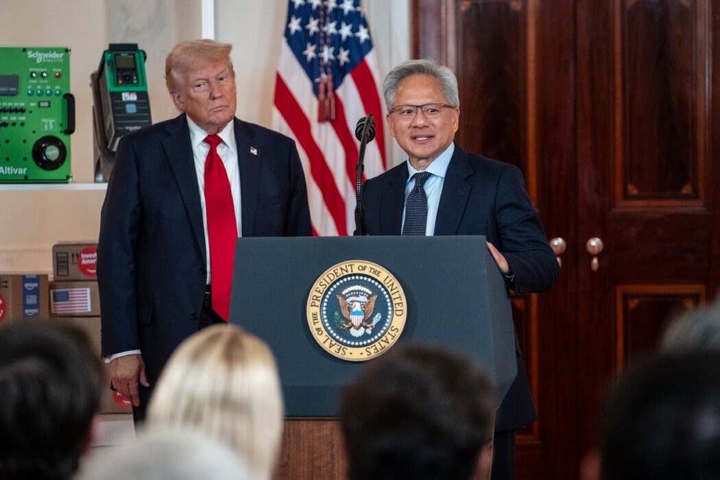 Hé lộ câu chuyện ông trùm AI thuyết phục Tổng thống Trump gật đầu, dỡ lệnh cấm bán hàng cho Trung Quốc- Ảnh 2.