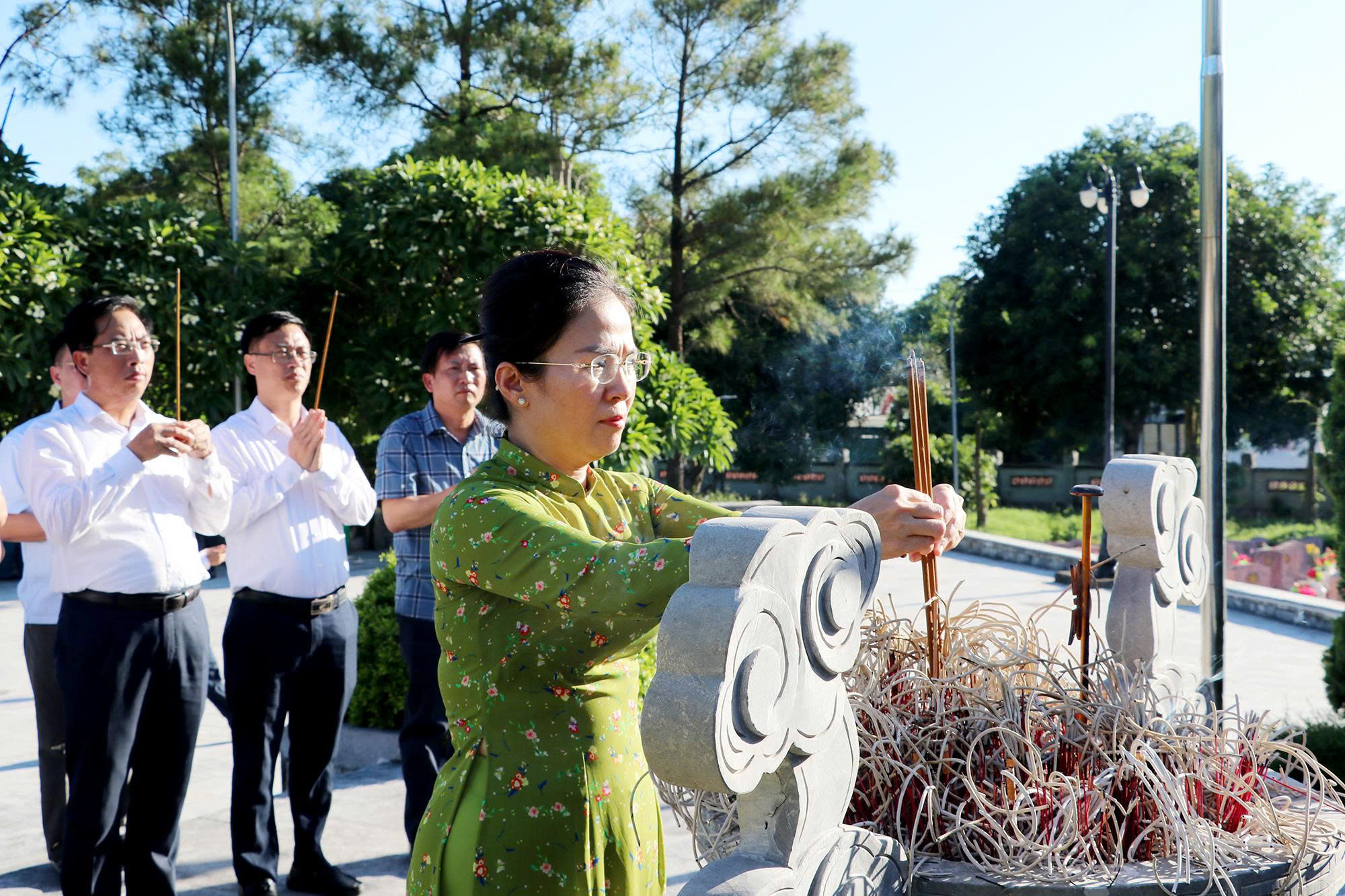 Nghệ An: Phó Bí thư Tỉnh ủy tới thăm, tặng quà các thương bệnh binh, Mẹ Việt Nam anh hùng- Ảnh 4.