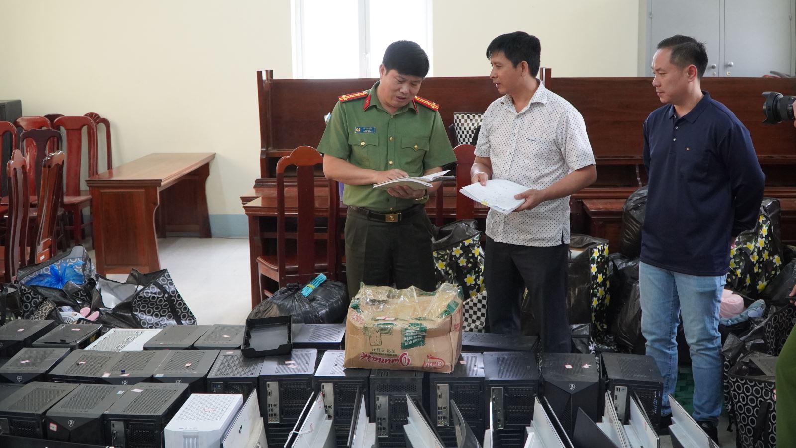 Trinh sát bí mật báo về thông tin quan trọng, hàng trăm cảnh sát được huy động, triệt phá chuyên án rất lớn- Ảnh 1.