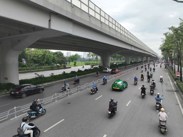 Hà Nội: Từ 4/7 sẽ chính thức phân làn giao thông trên đường Phạm Văn Đồng- Ảnh 1. Hà Nội: Từ 4/7 sẽ chính thức phân làn giao thông trên đường Phạm Văn Đồng- Ảnh 1.