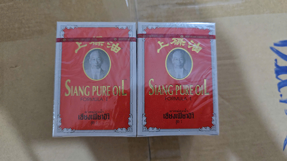 Cận cảnh quy trình sản xuất làm giả gần 70.000 chai "dầu gió con ó" tại TP.HCM: Chồng nghiên cứu thành phần, vợ đặt mua nguyên liệu trôi nổi- Ảnh 13.