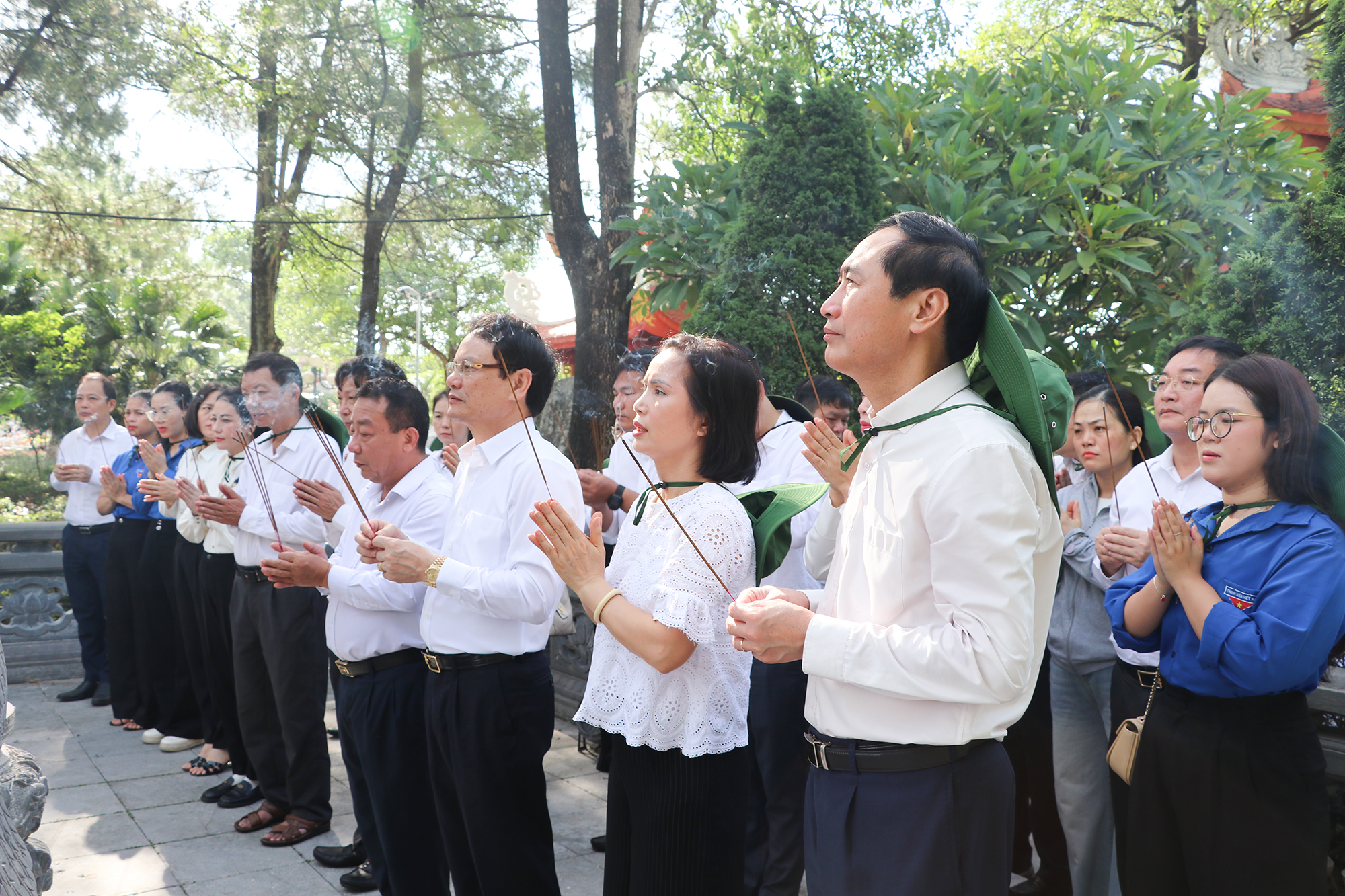Đoàn cán bộ Văn phòng UBND tỉnh Nghệ An dâng hương tưởng niệm các anh hùng liệt sĩ tại Quảng Trị- Ảnh 3. Đoàn cán bộ Văn phòng UBND tỉnh Nghệ An dâng hương tưởng niệm các anh hùng liệt sĩ tại Quảng Trị- Ảnh 3.