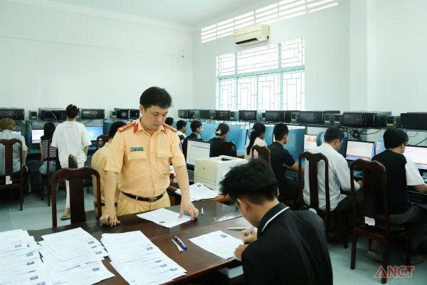 Công an TP Cần Thơ: Tổ chức kỳ sát hạch lái xe mô tô hạng A1 cho 700 thí sinh- Ảnh 2.