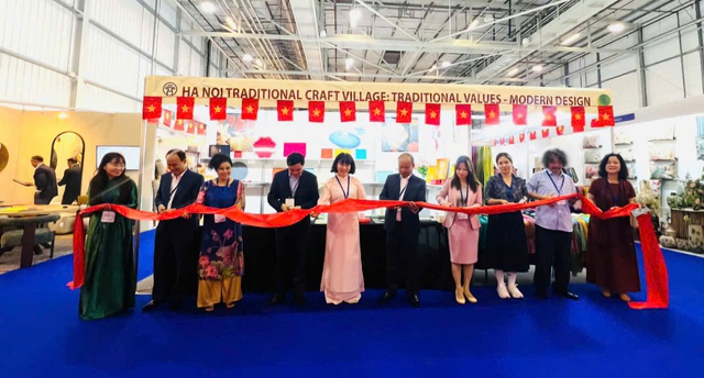 Hà Nội: Quảng bá sản phẩm làng nghề tại Hội chợ thủ công mỹ nghệ Home & Gift 2025- Ảnh 1. Hà Nội: Quảng bá sản phẩm làng nghề tại Hội chợ thủ công mỹ nghệ Home & Gift 2025- Ảnh 1.