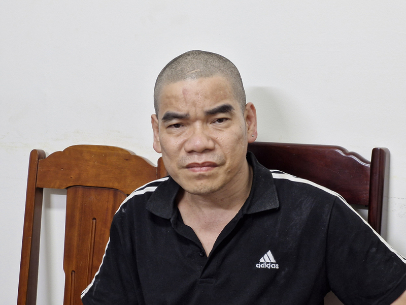 "Trùm cuối" giấu mặt dưới vỏ bọc đại gia đá quý bị trinh sát quật ngã trong giây lát khi vừa ra khỏi cửa- Ảnh 2. "Trùm cuối" giấu mặt dưới vỏ bọc đại gia đá quý bị trinh sát quật ngã trong giây lát khi vừa ra khỏi cửa- Ảnh 2.