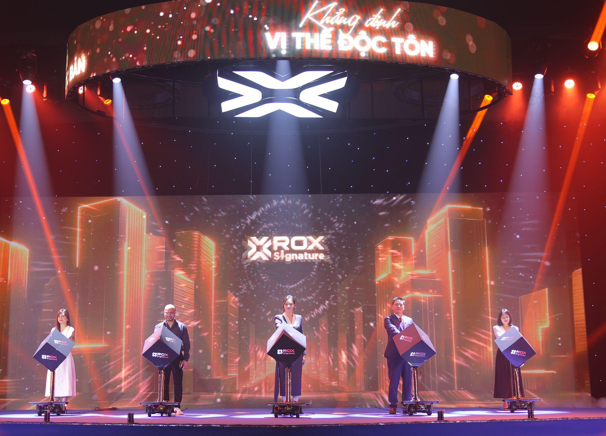 Ra mắt thương hiệu bất động sản hạng sang ROX Signature và dự án The Legend Danang- Ảnh 1.