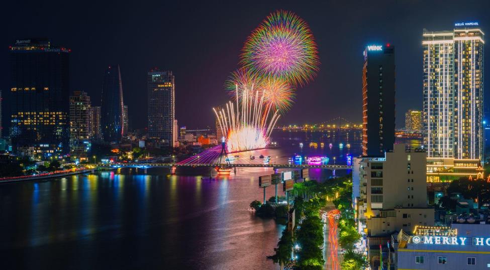 Lễ hội pháo hoa: Bài toán hàng triệu đô và vai trò của nhà “kiến tạo”- Ảnh 1. Lễ hội pháo hoa: Bài toán hàng triệu đô và vai trò của nhà “kiến tạo”- Ảnh 1.