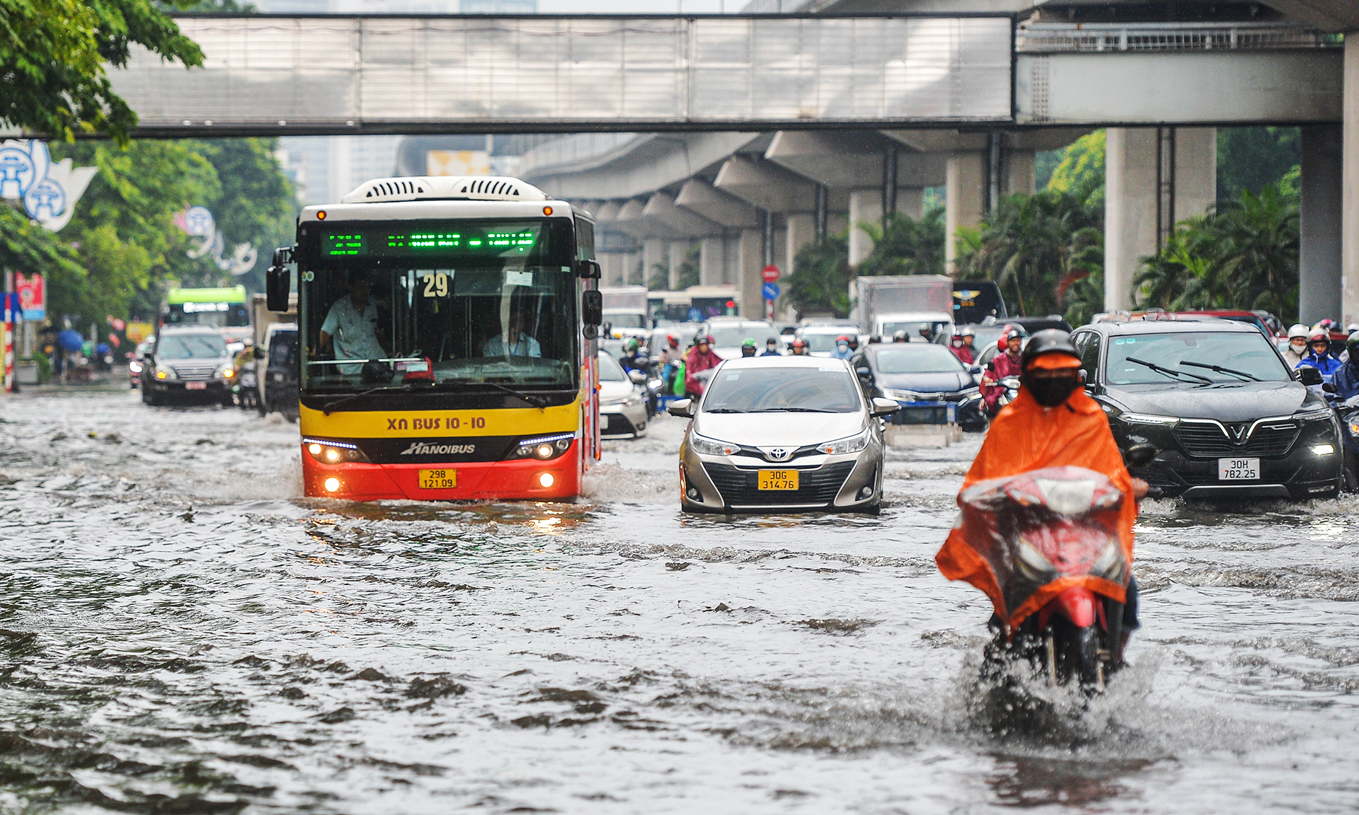 Ngày mai, miền Bắc và nhiều khu vực khác có mưa to- Ảnh 1.