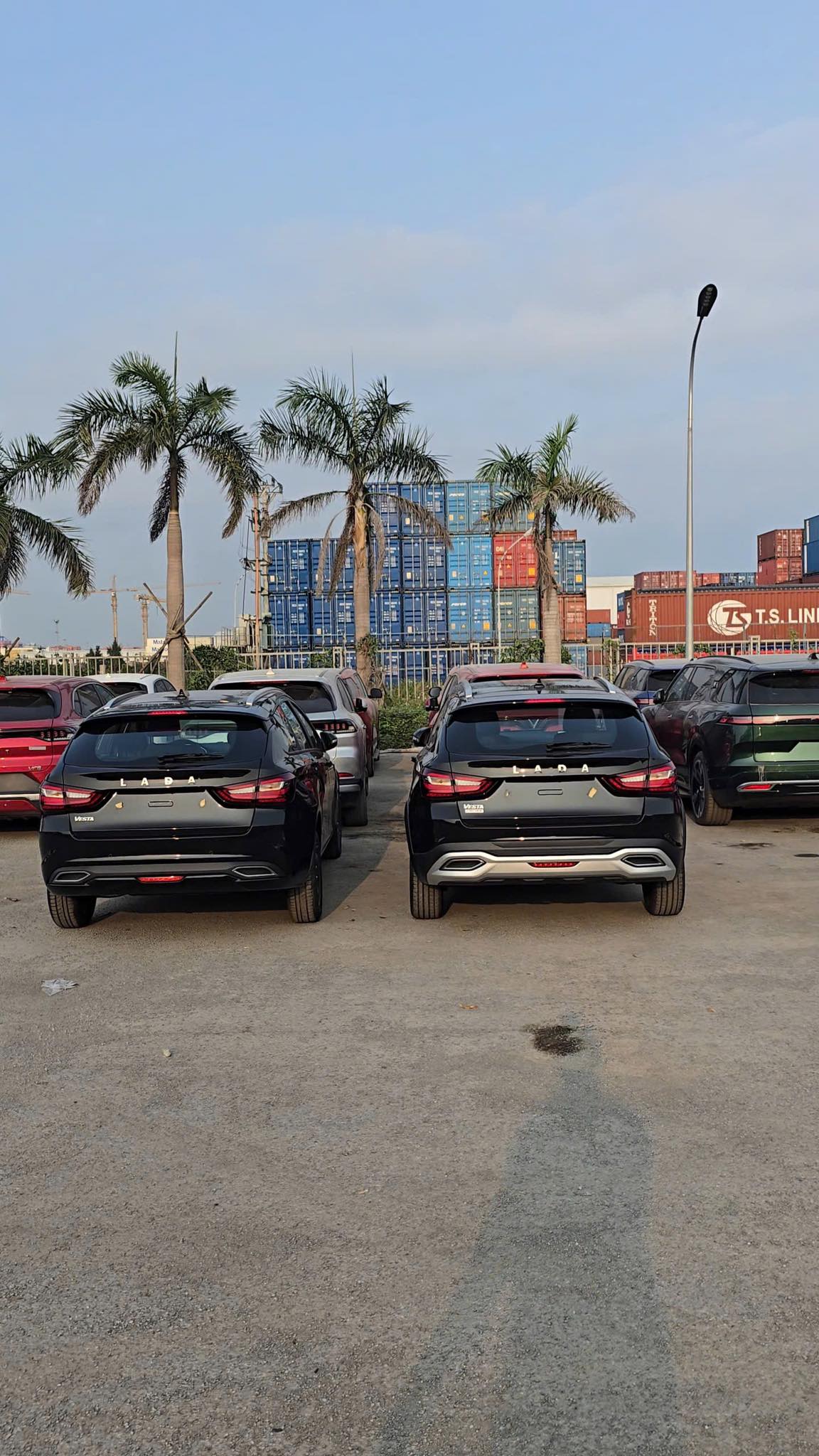Xe ô tô Nga đã lăn bánh tại Việt Nam: Là chiếc xe đến từ hãng bán chạy số 1 nước bạn- Ảnh 6. Xe ô tô Nga đã lăn bánh tại Việt Nam: Là chiếc xe đến từ hãng bán chạy số 1 nước bạn- Ảnh 6.