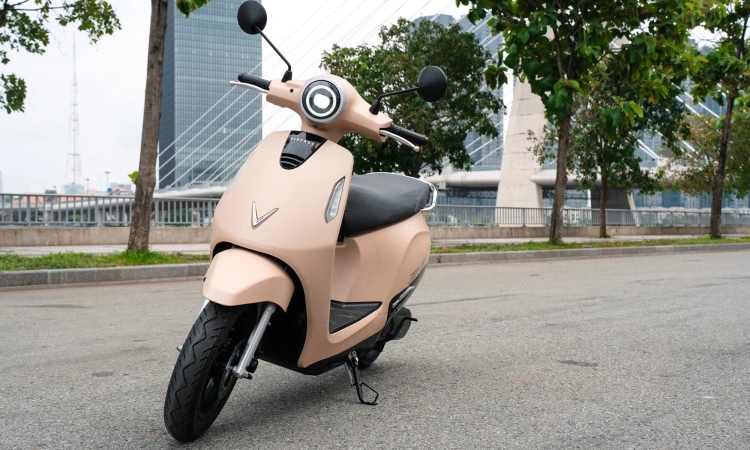 Top 3 mẫu xe máy điện "made in Vietnam" chạy xa nhất, có loại đi được hơn 280 km chỉ trong một lần sạc- Ảnh 1. Top 3 mẫu xe máy điện "made in Vietnam" chạy xa nhất, có loại đi được hơn 280 km chỉ trong một lần sạc- Ảnh 1.