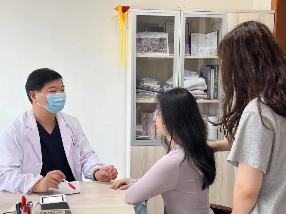 Thi đại học xong, nhiều học sinh trung học đổ xô đi phẫu thuật thẩm mỹ! Bệnh viện quá tải với các đơn đặt hàng, một số bác sĩ lên lịch 6-7 ca phẫu thuật một ngày- Ảnh 1. Thi đại học xong, nhiều học sinh trung học đổ xô đi phẫu thuật thẩm mỹ! Bệnh viện quá tải với các đơn đặt hàng, một số bác sĩ lên lịch 6-7 ca phẫu thuật một ngày- Ảnh 1.