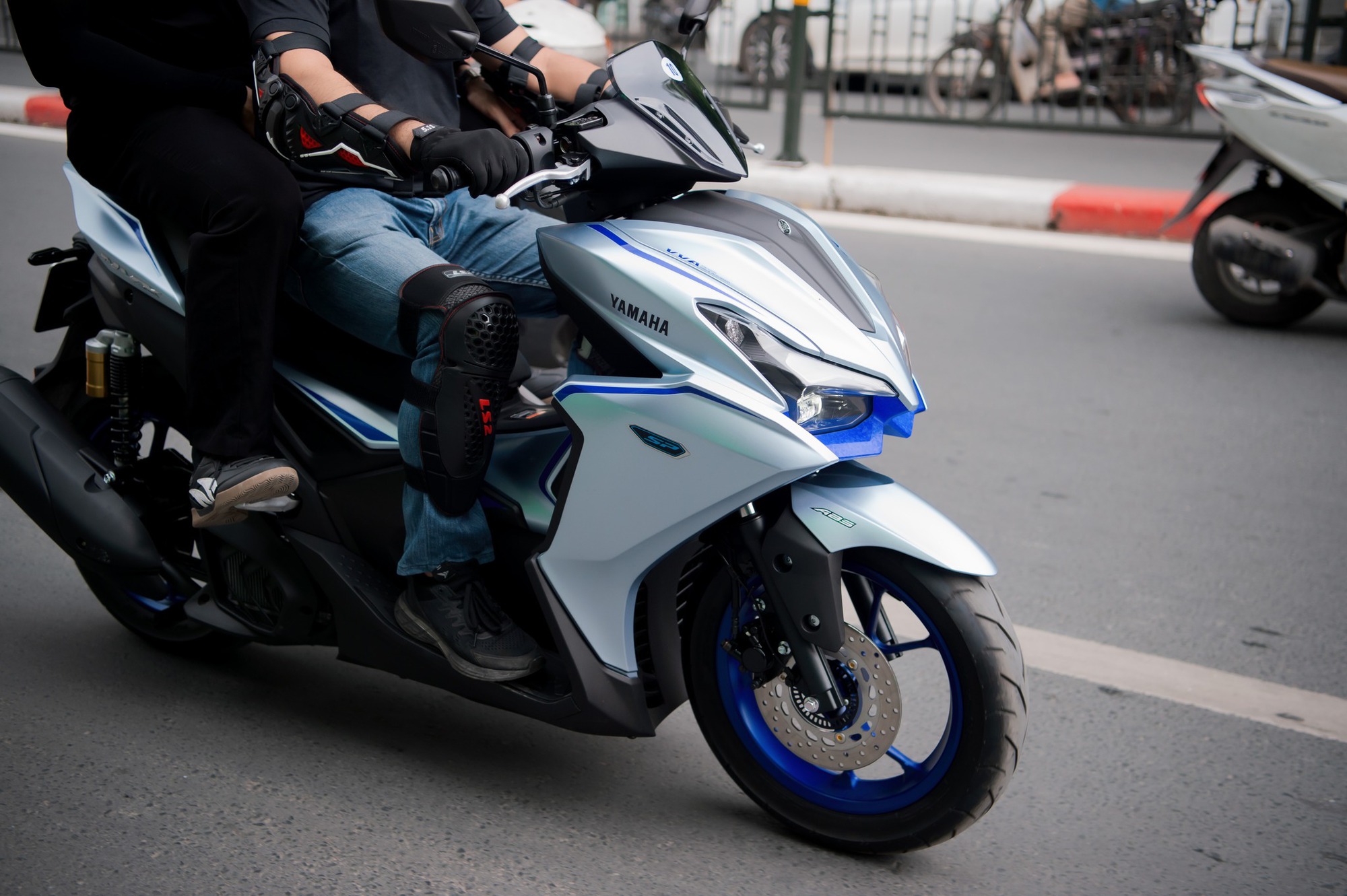 Hộp số 'chuyển cấp' của xe ga Yamaha vừa ra mắt: Thêm 13 triệu để trang bị, lộ rõ bản chất sau chạy thử- Ảnh 1. Hộp số 'chuyển cấp' của xe ga Yamaha vừa ra mắt: Thêm 13 triệu để trang bị, lộ rõ bản chất sau chạy thử- Ảnh 1.