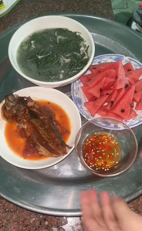 Chồng lương 8 triệu nuôi cả nhà 4 người sống trong phòng trọ 12m2: Bí quyết để vẫn có tiền dư- Ảnh 2. Chồng lương 8 triệu nuôi cả nhà 4 người sống trong phòng trọ 12m2: Bí quyết để vẫn có tiền dư- Ảnh 2.