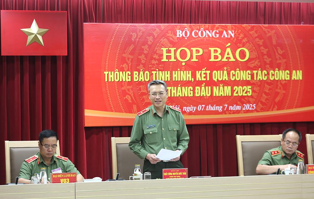 Thiếu tướng Nguyễn Quốc Toản thông tin về sử dụng giấy tờ được cấp trước khi sáp nhập tỉnh, thành- Ảnh 1. Thiếu tướng Nguyễn Quốc Toản thông tin về sử dụng giấy tờ được cấp trước khi sáp nhập tỉnh, thành- Ảnh 1.