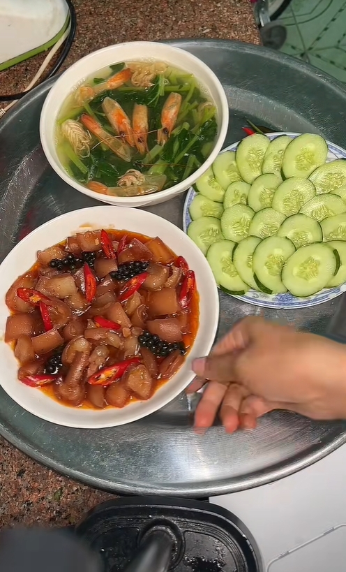 Chồng lương 8 triệu nuôi cả nhà 4 người sống trong phòng trọ 12m2: Bí quyết để vẫn có tiền dư- Ảnh 4. Chồng lương 8 triệu nuôi cả nhà 4 người sống trong phòng trọ 12m2: Bí quyết để vẫn có tiền dư- Ảnh 4.