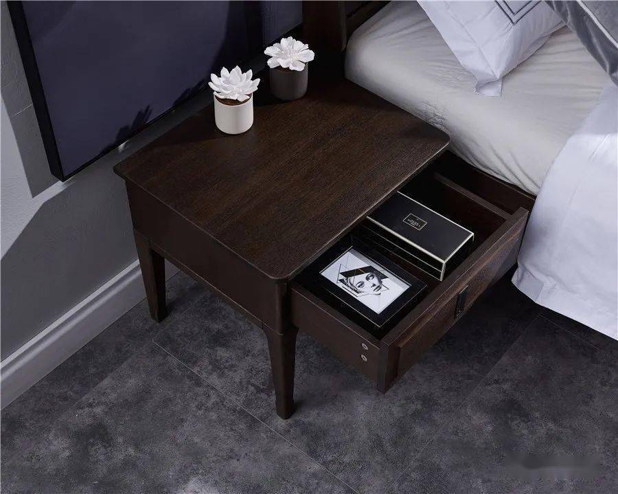 Đặt tủ đầu giường CHUẨN phong thủy: Vợ chồng yêu nhau đến già, gia đình vượng phát- Ảnh 2. Đặt tủ đầu giường CHUẨN phong thủy: Vợ chồng yêu nhau đến già, gia đình vượng phát- Ảnh 2.