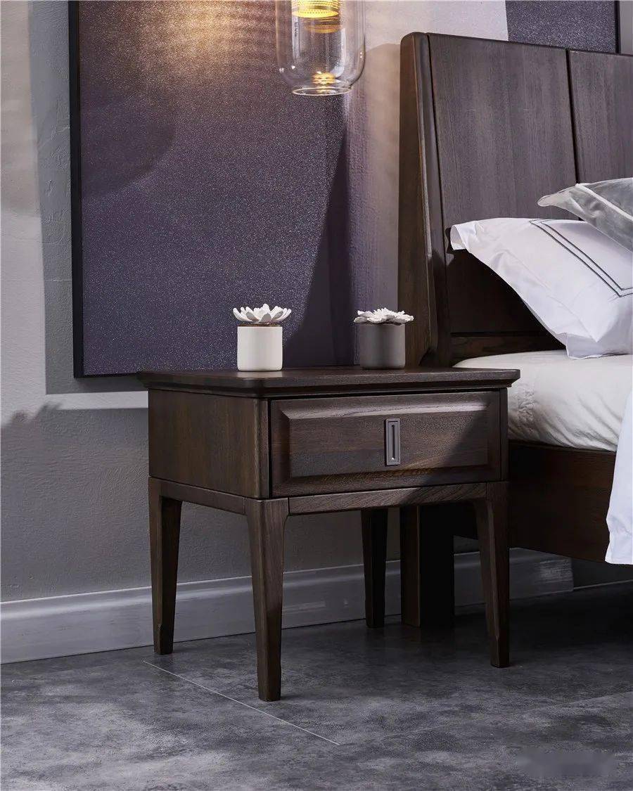 Đặt tủ đầu giường CHUẨN phong thủy: Vợ chồng yêu nhau đến già, gia đình vượng phát- Ảnh 1. Đặt tủ đầu giường CHUẨN phong thủy: Vợ chồng yêu nhau đến già, gia đình vượng phát- Ảnh 1.