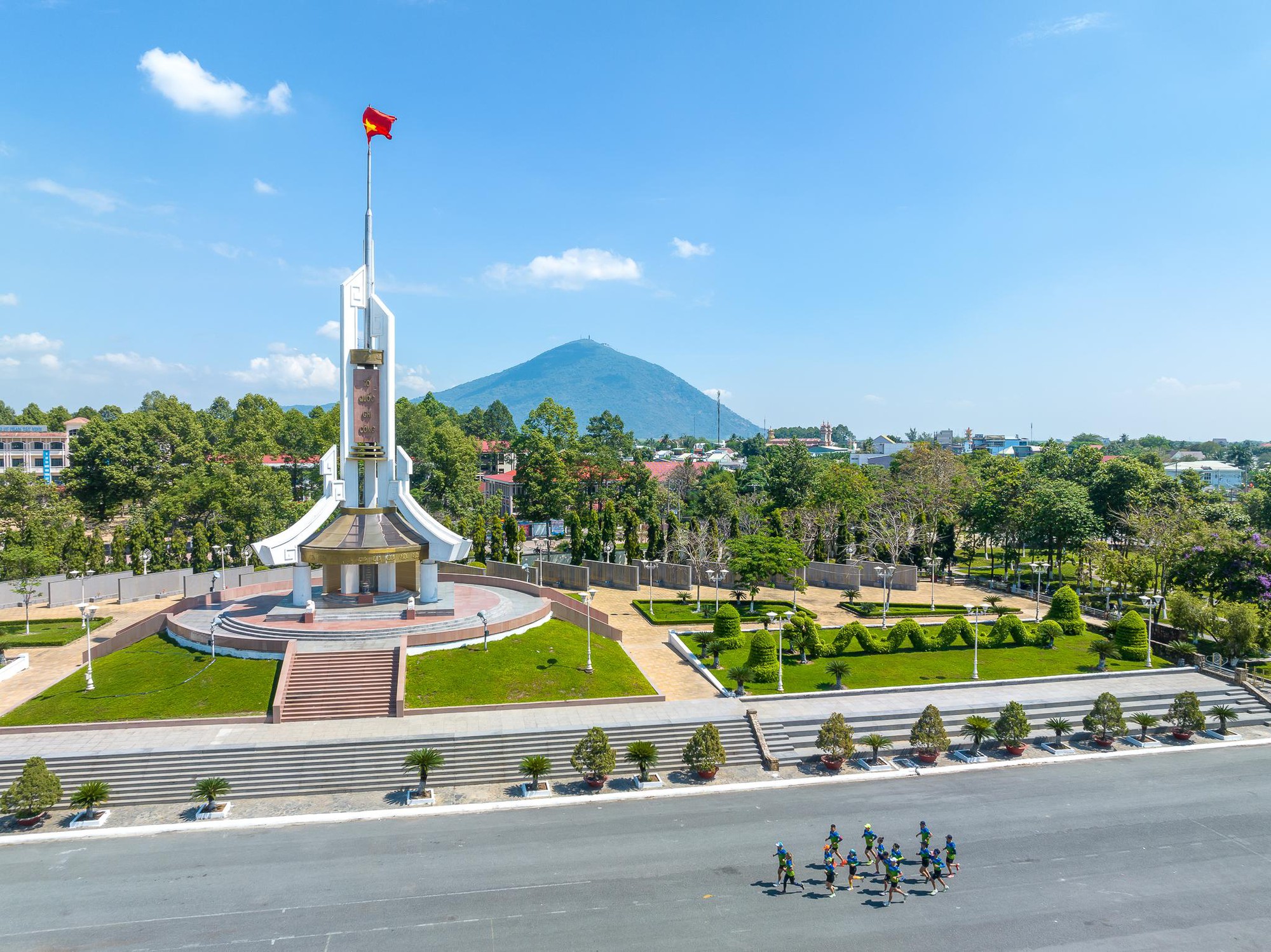 Giải chạy Baden Mountain International Marathon 2025 đạt chuẩn quốc tế sẽ diễn ra vào ngày 3/8- Ảnh 6. Giải chạy Baden Mountain International Marathon 2025 đạt chuẩn quốc tế sẽ diễn ra vào ngày 3/8- Ảnh 6.