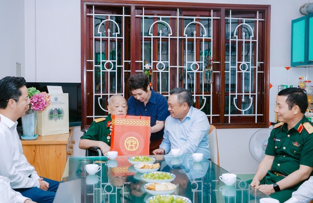 Hà Nội: Dành hơn 187 tỷ đồng tặng quà các đối tượng chính sách dịp 80 năm Quốc khánh 2/9- Ảnh 1. Hà Nội: Dành hơn 187 tỷ đồng tặng quà các đối tượng chính sách dịp 80 năm Quốc khánh 2/9- Ảnh 1.