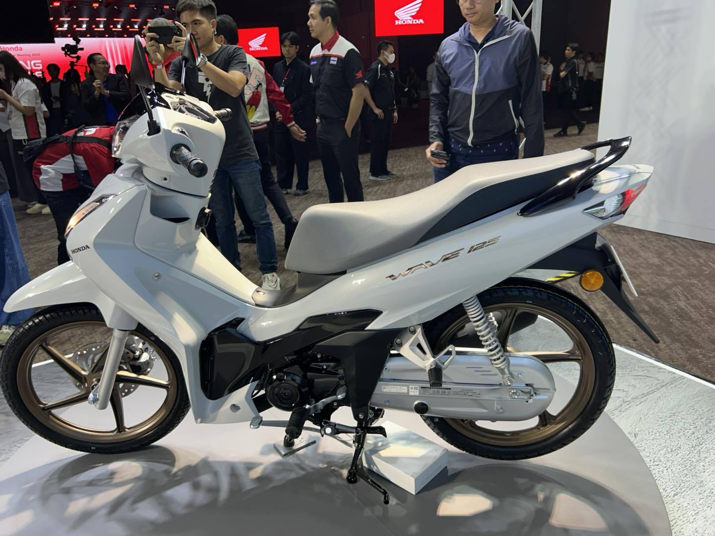 Ra mắt Honda Wave 125 đời mới: Có khóa thông minh, phanh "một được hai", siêu tiết kiệm xăng 71,4km/lít- Ảnh 10.