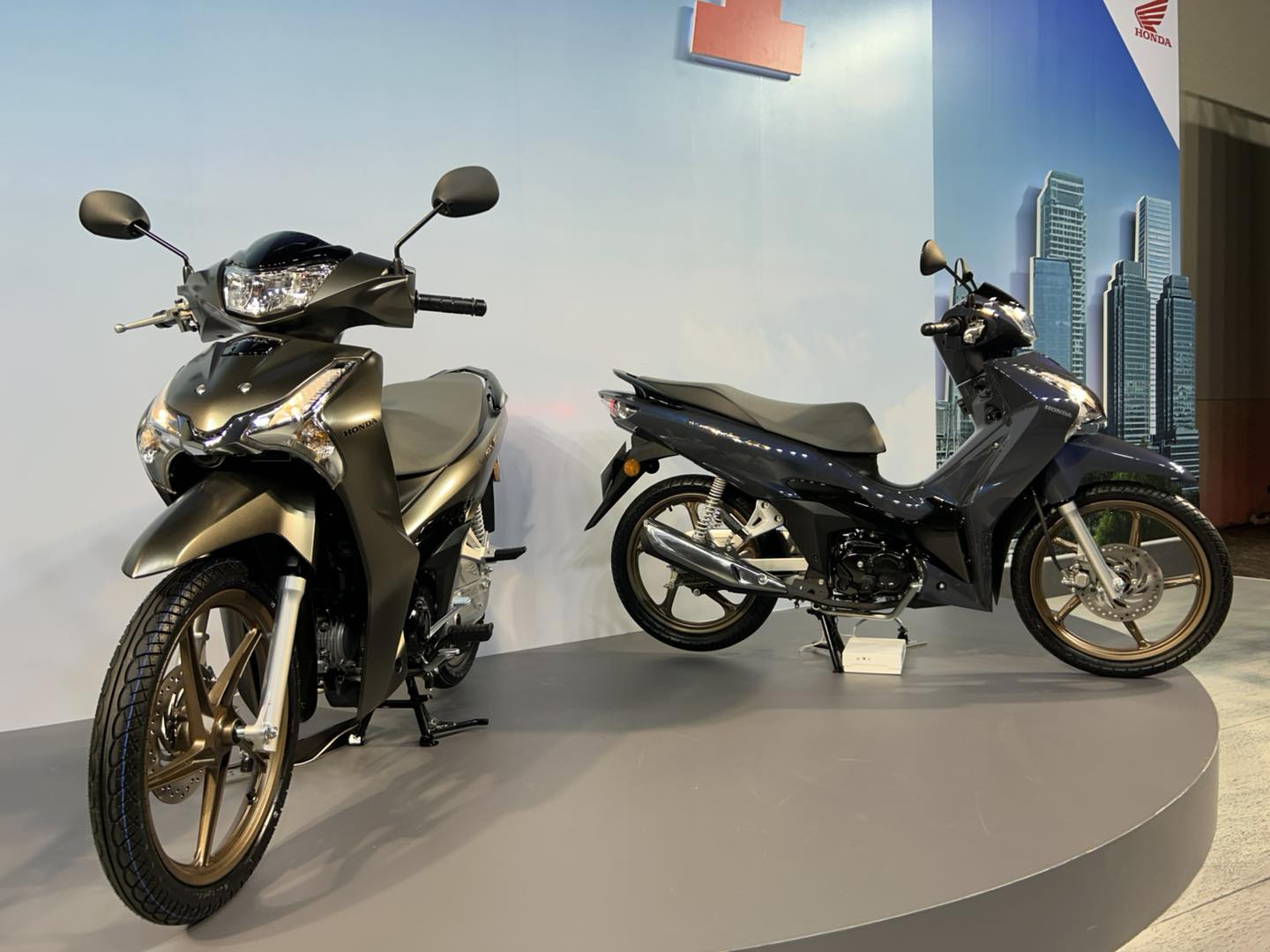 Ra mắt Honda Wave 125 đời mới: Có khóa thông minh, phanh "một được hai", siêu tiết kiệm xăng 71,4km/lít- Ảnh 1.