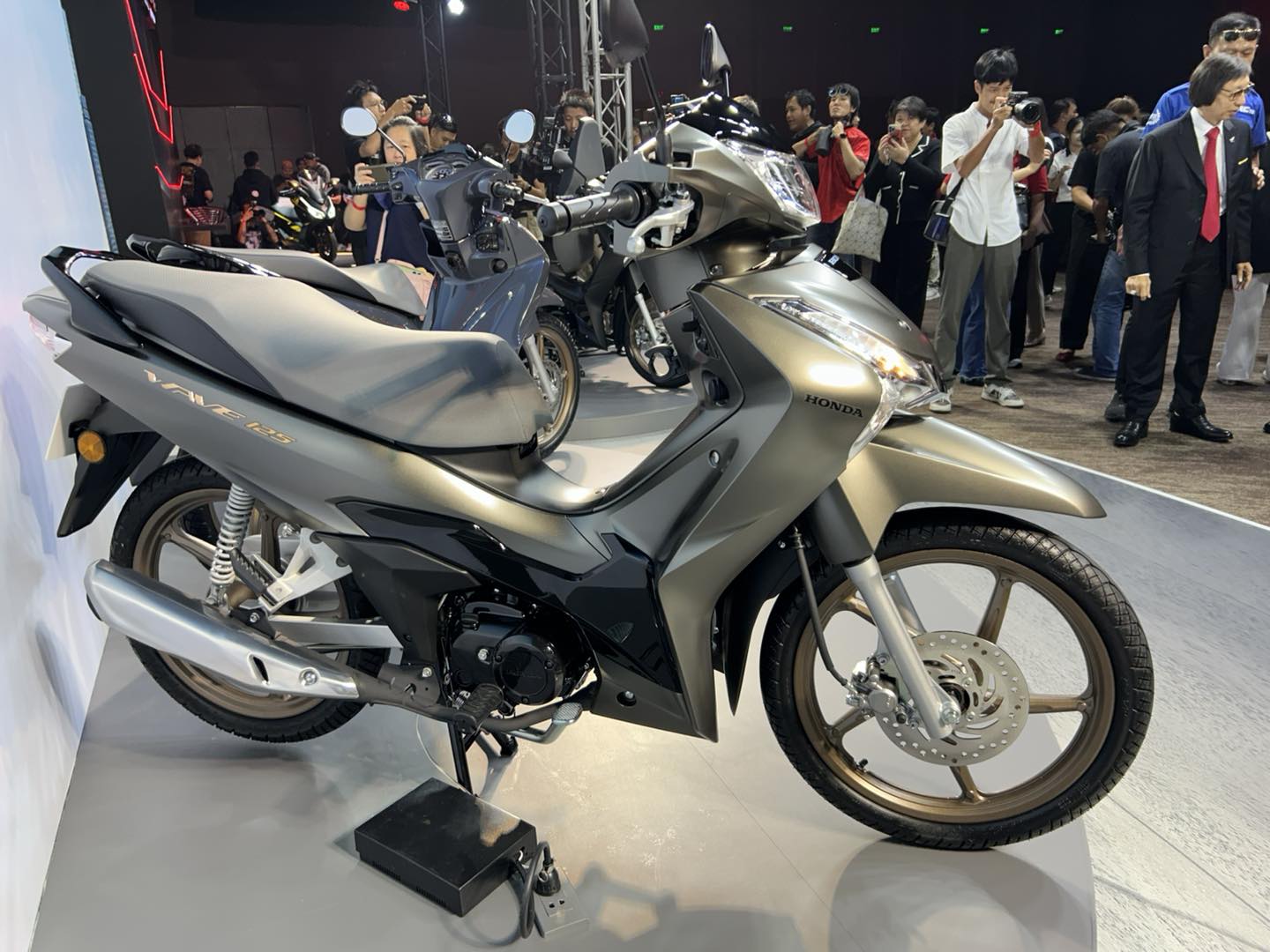 Ra mắt Honda Wave 125 đời mới: Có khóa thông minh, phanh "một được hai", siêu tiết kiệm xăng 71,4km/lít- Ảnh 11.