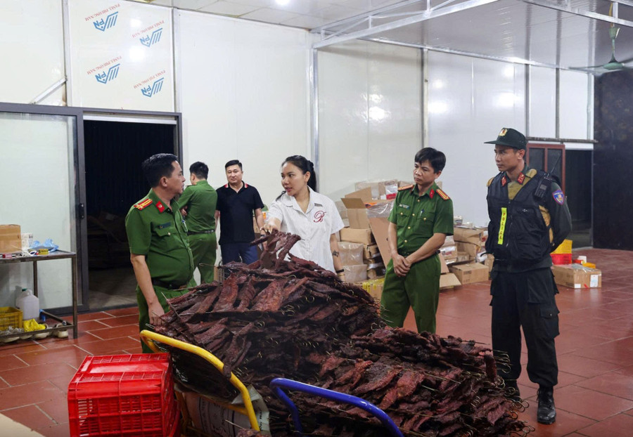 Cả ngôi làng ở Phú Thọ tham gia sản xuất hàng giả: "Hô biến" hàng nghìn tấn thịt trâu Ấn Độ thành trâu gác bếp Hà Giang- Ảnh 2.