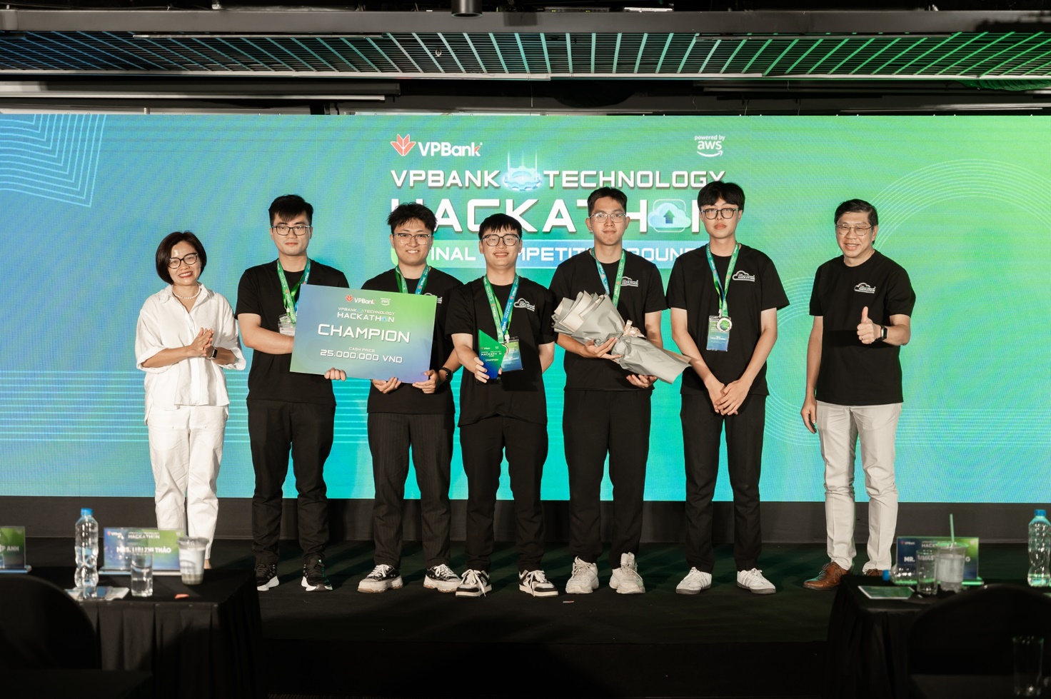 Chung kết VPBank Technology Hackathon 2025 gọi tên những giải pháp công nghệ xuất sắc- Ảnh 2.