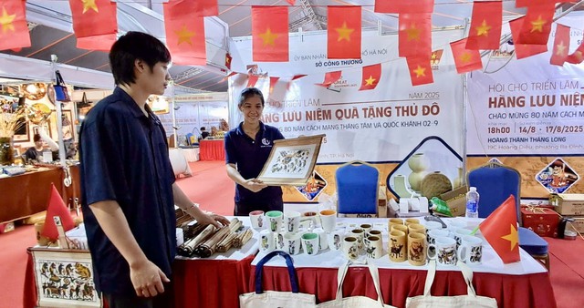 Hà Nội: Quảng bá tinh hoa làng nghề tại Hội chợ triển lãm hàng lưu niệm, quà tặng Thủ đô năm 2025- Ảnh 2.