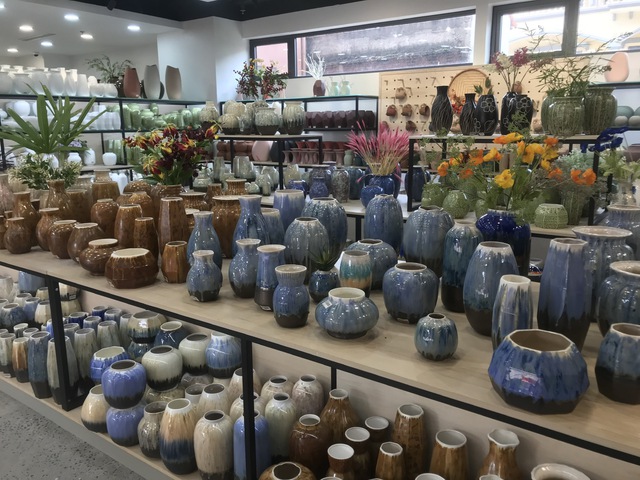 Bàn giải pháp phát triển bền vững và nâng cao giá trị cho ngành thủ công mỹ nghệ Thủ đô- Ảnh 2. Bàn giải pháp phát triển bền vững và nâng cao giá trị cho ngành thủ công mỹ nghệ Thủ đô- Ảnh 2.