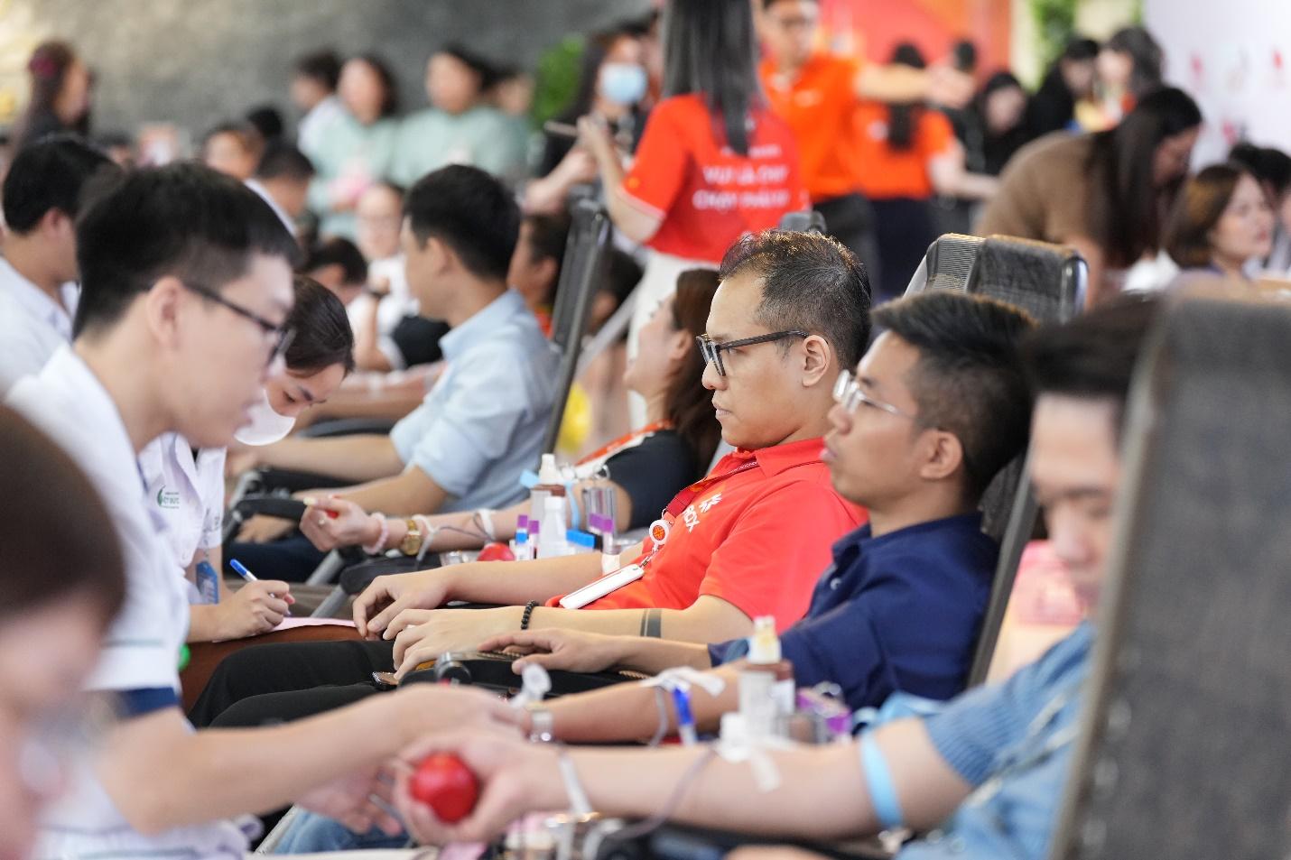 Giọt thương 2025: CBNV ROX Group chung tay hiến máu, lan tỏa giá trị sống đẹp- Ảnh 1.