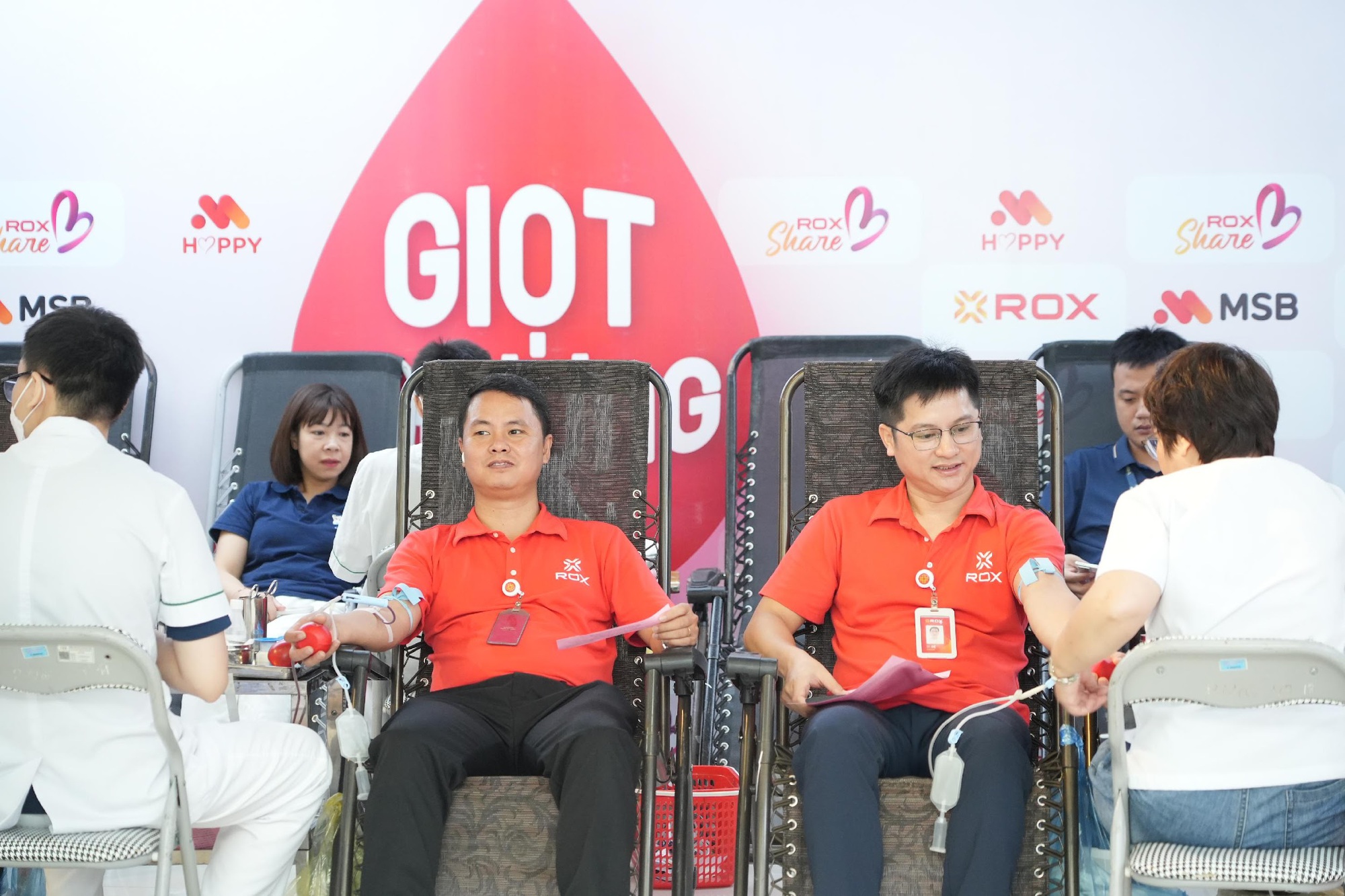 Giọt thương 2025: CBNV ROX Group chung tay hiến máu, lan tỏa giá trị sống đẹp- Ảnh 3.