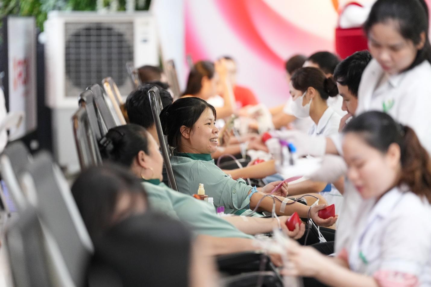 Giọt thương 2025: CBNV ROX Group chung tay hiến máu, lan tỏa giá trị sống đẹp- Ảnh 7.