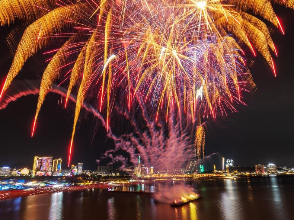 Fireworks in the sky over a city  AI-generated content may be incorrect.