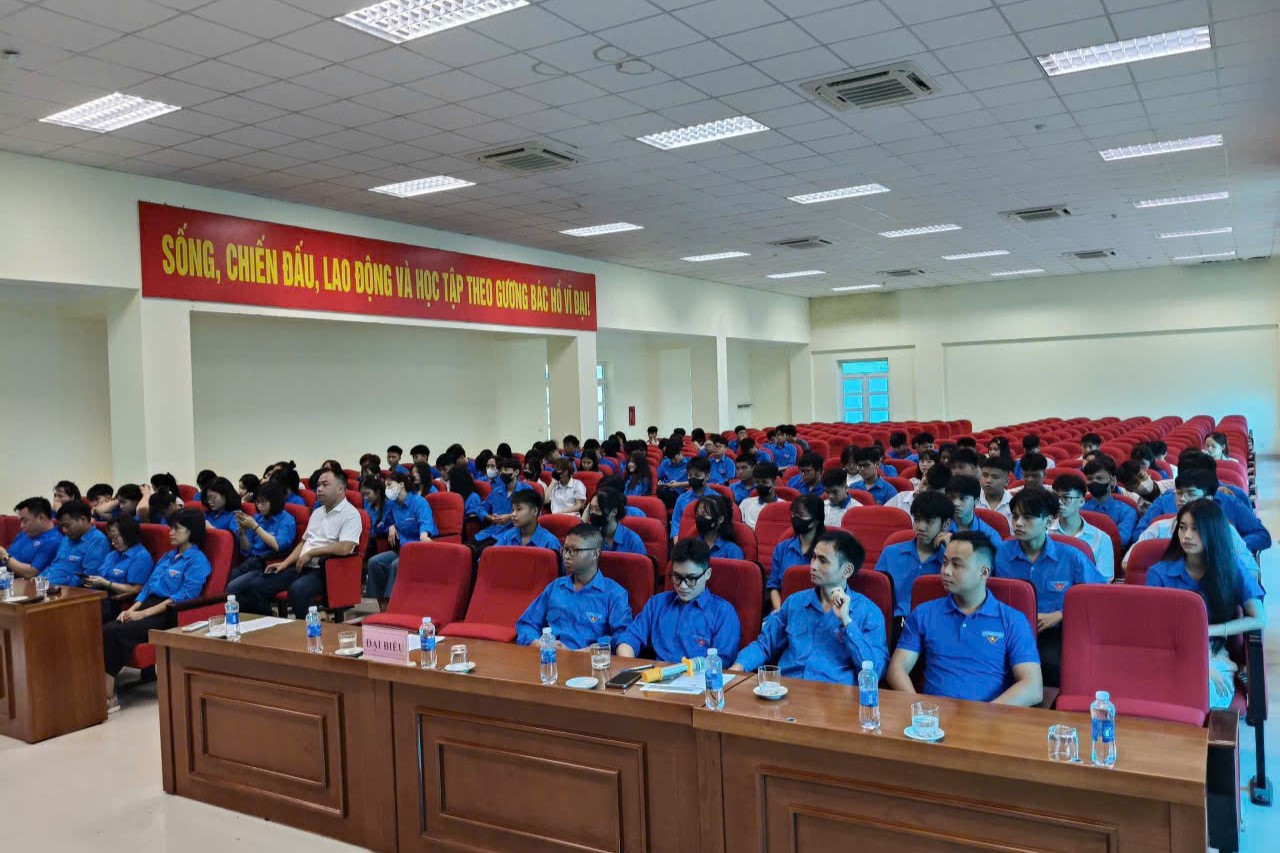 Tuổi trẻ Hưng Yên: 30 ngày cao điểm tổ chức mở lớp "Bình dân học vụ số" đợt 2- Ảnh 3. Tuổi trẻ Hưng Yên: 30 ngày cao điểm tổ chức mở lớp "Bình dân học vụ số" đợt 2- Ảnh 3.