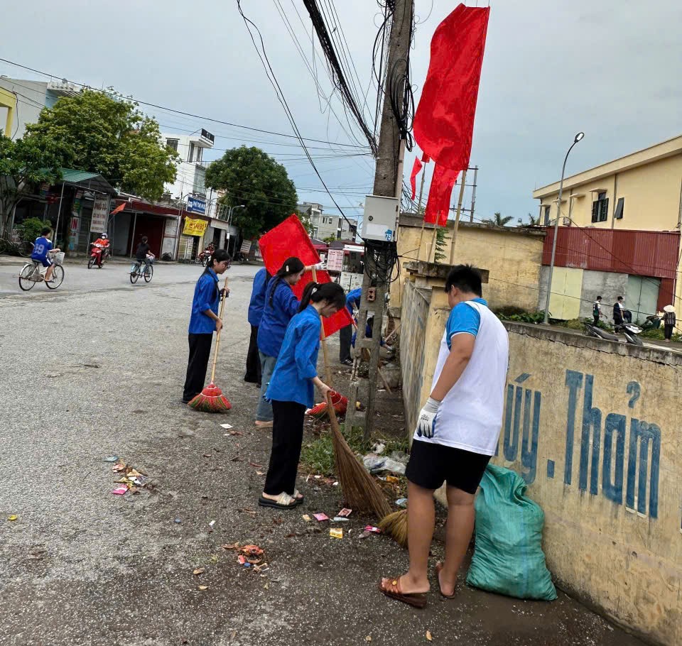 Tuổi trẻ Hưng Yên: 30 ngày cao điểm tổ chức mở lớp "Bình dân học vụ số" đợt 2- Ảnh 7. Tuổi trẻ Hưng Yên: 30 ngày cao điểm tổ chức mở lớp "Bình dân học vụ số" đợt 2- Ảnh 7.
