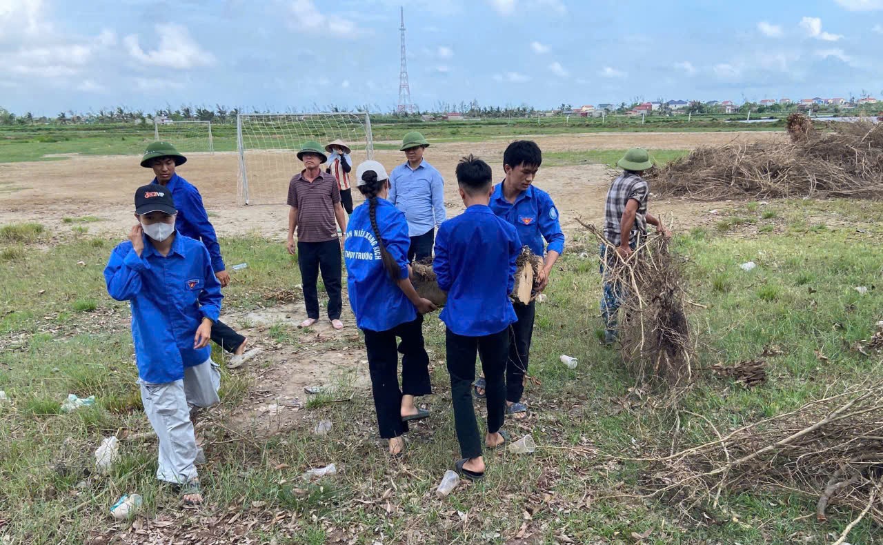 Tuổi trẻ Hưng Yên: 30 ngày cao điểm tổ chức mở lớp "Bình dân học vụ số" đợt 2- Ảnh 6. Tuổi trẻ Hưng Yên: 30 ngày cao điểm tổ chức mở lớp "Bình dân học vụ số" đợt 2- Ảnh 6.