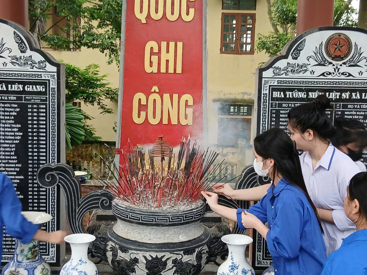Tuổi trẻ Hưng Yên: 30 ngày cao điểm tổ chức mở lớp "Bình dân học vụ số" đợt 2- Ảnh 4. Tuổi trẻ Hưng Yên: 30 ngày cao điểm tổ chức mở lớp "Bình dân học vụ số" đợt 2- Ảnh 4.