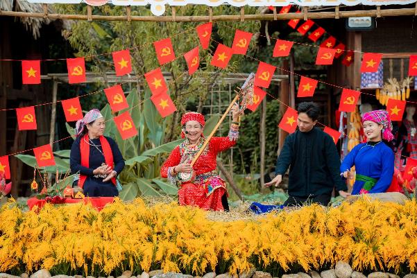 Trải nghiệm văn hóa 7 dân tộc Tây Bắc trong lễ hội Mùa vàng Bản Mây Fansipan- Ảnh 6. Trải nghiệm văn hóa 7 dân tộc Tây Bắc trong lễ hội Mùa vàng Bản Mây Fansipan- Ảnh 6.