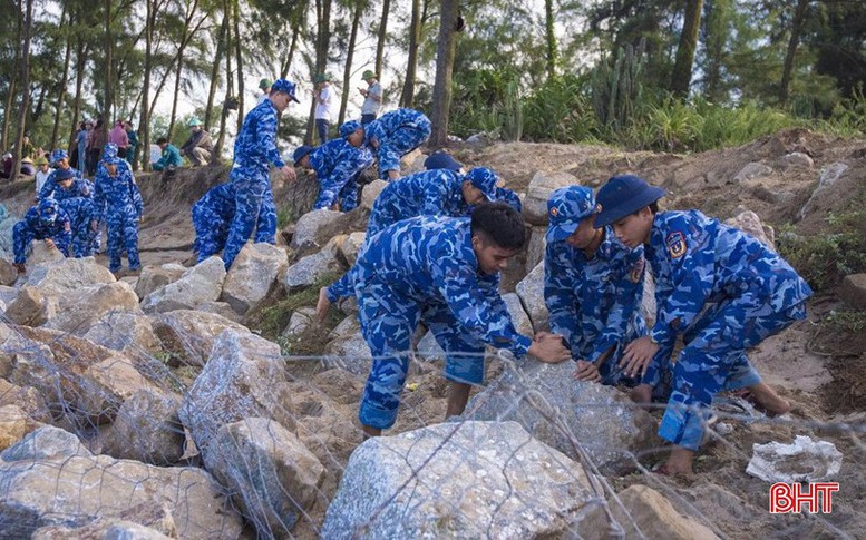 Nhanh chóng khắc phục hậu quả bão số 5 và mưa lũ, khôi phục sản xuất, kinh doanh, ổn định tình hình Nhân dân- Ảnh 13. Nhanh chóng khắc phục hậu quả bão số 5 và mưa lũ, khôi phục sản xuất, kinh doanh, ổn định tình hình Nhân dân- Ảnh 13.