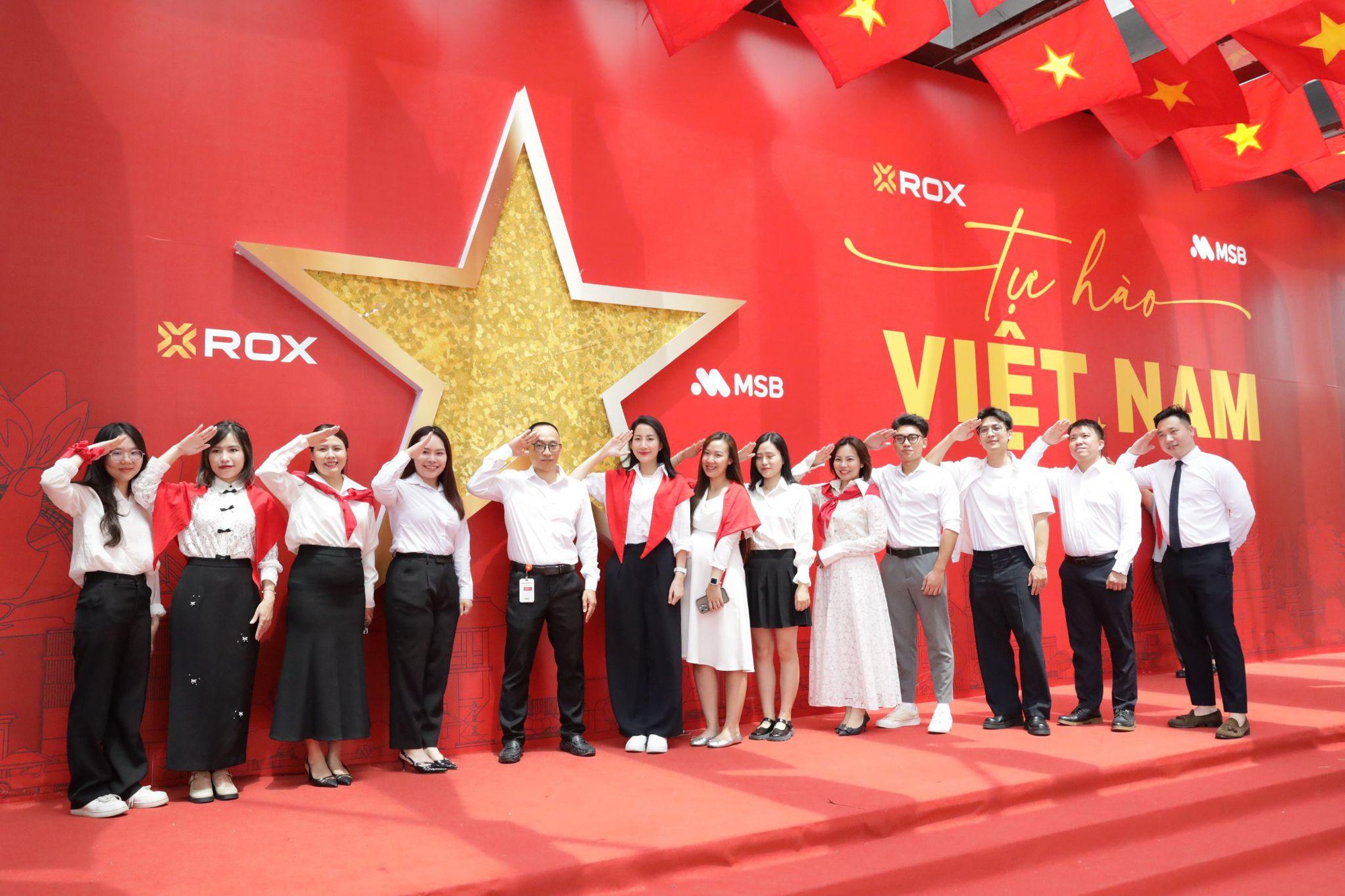 Điểm “check-in yêu nước” cực hot trên đường Nguyễn Chí Thanh- Ảnh 9. Điểm “check-in yêu nước” cực hot trên đường Nguyễn Chí Thanh- Ảnh 9.